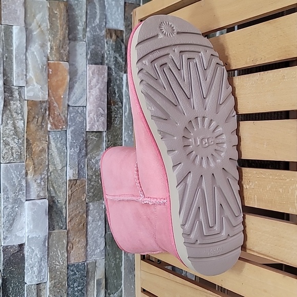 🎁 UGG Women's Classic Short II Boot - Picture 9 of 9